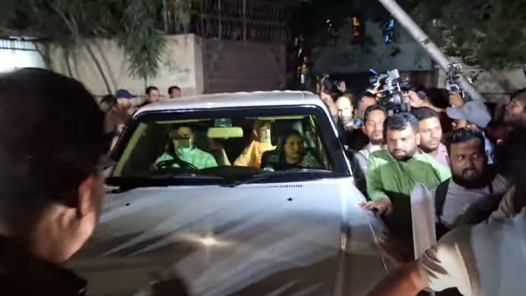 হাসপাতালের পথে খালেদা জিয়া