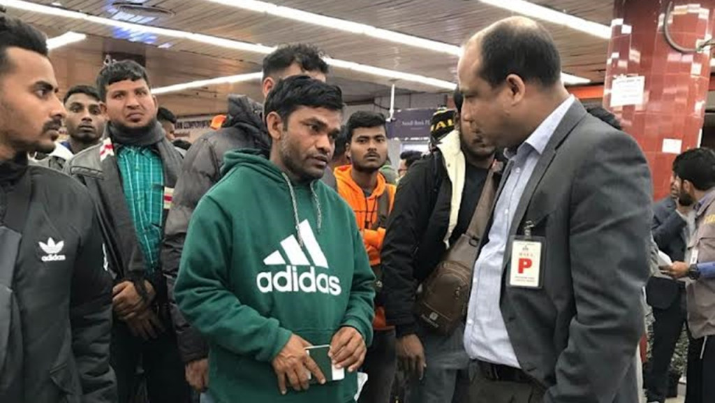 লিবিয়া থেকে ফিরলেন আরও ১৪৪ বাংলাদেশি