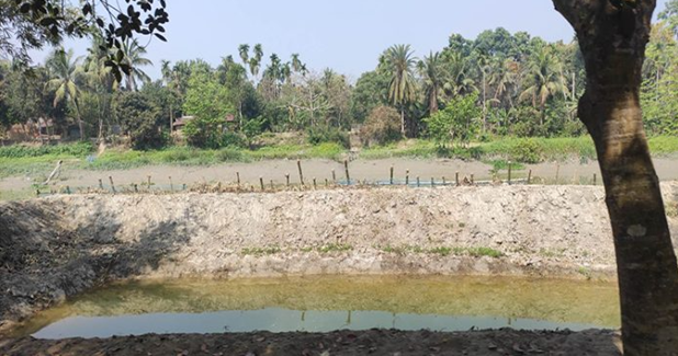 বেওয়ারিশ নড়াইলের কাজলা নদী, থামছে না দখলবাজদের দৌরাত্ব!