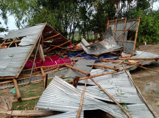 লোহাগড়ায় কালবৈশাখীর তান্ডবে স্বর্বশান্ত এক পরিবার