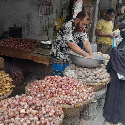 আলু-পেঁয়াজের বাজারে আগুন