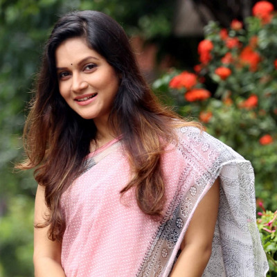 নাম থেকে যে কারণে ‘খান’ বাদ দেন মিথিলা