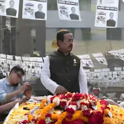 ঢাকা-১৩ : নির্বাচনী প্রচারণায় সরব নৌকা, নীরব স্বতন্ত্র