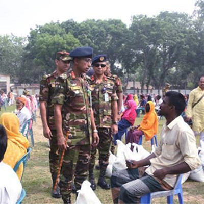 সেনাবাহিনীর পক্ষ হতে ঈদ উপহার বিতরণ