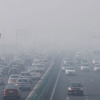 দিল্লিতে দৃশ্যমানতা শূন্যের কাছাকাছি, ফ্লাইট-ট্রেন চলাচল ব্যাহত