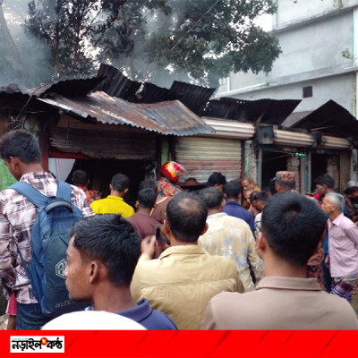 নড়াইলে ভয়াবহ অগ্নিকান্ডে পুড়ল তিন ব্যবসা প্রতিষ্ঠান, ক্ষতি প্রায় ৩০ লাখ টাকা