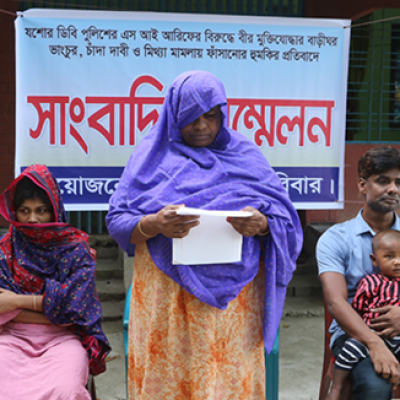 নড়াইলে মুক্তিযোদ্ধার বাড়ীঘর ভাংচুর ও মামলায় ফাঁসানোর হুমকির প্রতিবাদে সংবাদ সম্মেলন