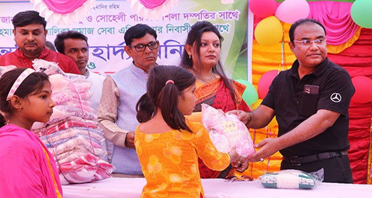 নড়াইলে এতিম শিশুদের মাঝে শীতবস্ত্র বিতরণ করলেন খুলনার এক দম্পতি