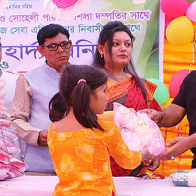 নড়াইলে এতিম শিশুদের মাঝে শীতবস্ত্র বিতরণ করলেন খুলনার এক দম্পতি