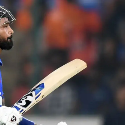 ঘরের মাঠেও দুয়োধ্বনি শুনতে হলো পান্ডিয়াকে