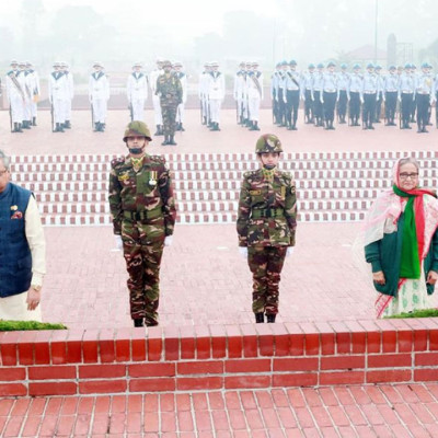 বিজয় দিবসে জাতীয় স্মৃতিসৌধে রাষ্ট্রপতি-প্রধানমন্ত্রীর শ্রদ্ধা