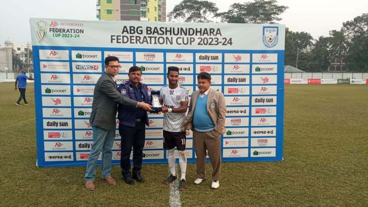 গোপালগঞ্জ শেখ ফজলুল হক মনি স্টেডিয়ামে ফুটবল ম্যাচ অনুষ্ঠিত