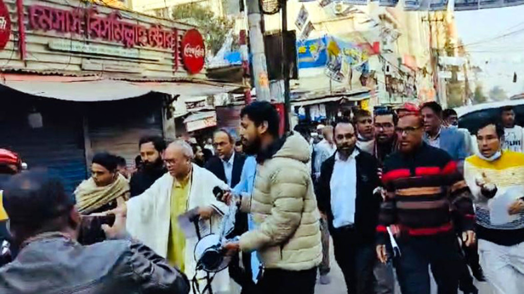 বিএনপির আন্দোলনকে ভিন্নখাতে নিতে মানুষ পুড়িয়ে মারে আ.লীগ : রিজভী