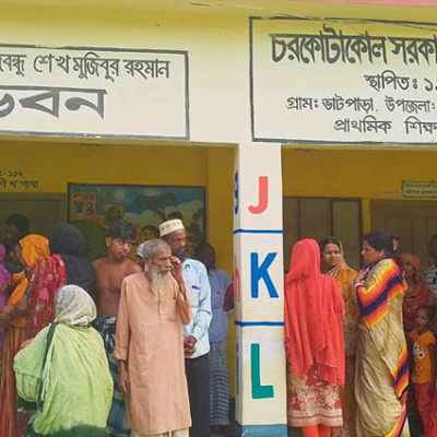 নড়াইলে স্কুলের টয়লেট থেকে যুবকের মরদেহ উদ্ধার