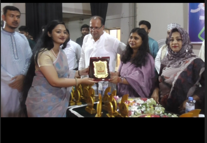 নড়াইলে বিশ্ববিদ্যালয় ও মেডিকেলে ভর্তির সুযোগপ্রাপ্ত দেড়'শ শিক্ষার্থীদের সম্মাননা প্রদান