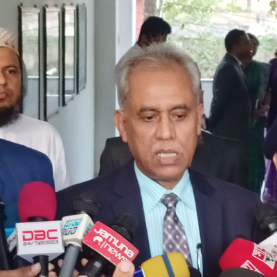 নির্বাচনে বৈশ্বিক কোনো চাপ নেই : ইসি আলমগীর