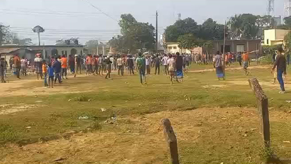 নৌকা ও ঈগল সমর্থকদের সংঘর্ষে শতাধিক আহত