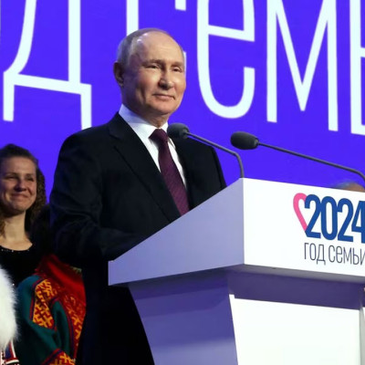 রাশিয়ানদের আরও বেশি বেশি বাচ্চা নেওয়ার আহ্বান পুতিনের