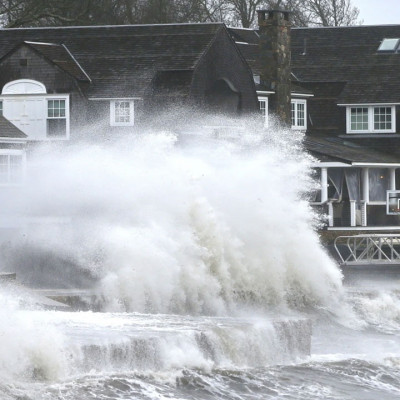যুক্তরাষ্ট্রে শক্তিশালী ঝড়ে নিহত ৩, বিদ্যুৎবিহীন সাড়ে ৬ লাখ মানুষ